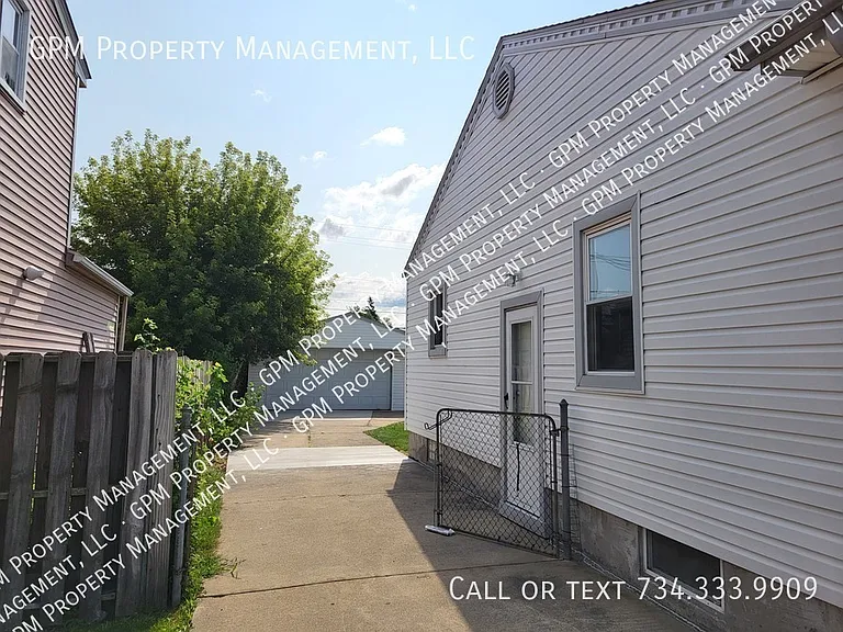 14727 Mulberry St — Photo 2