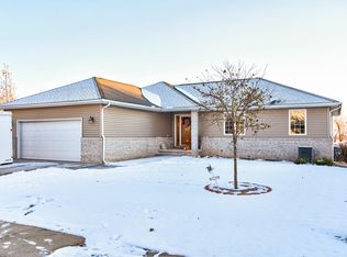 2302 Sundown Dr, Ames, IA 50014