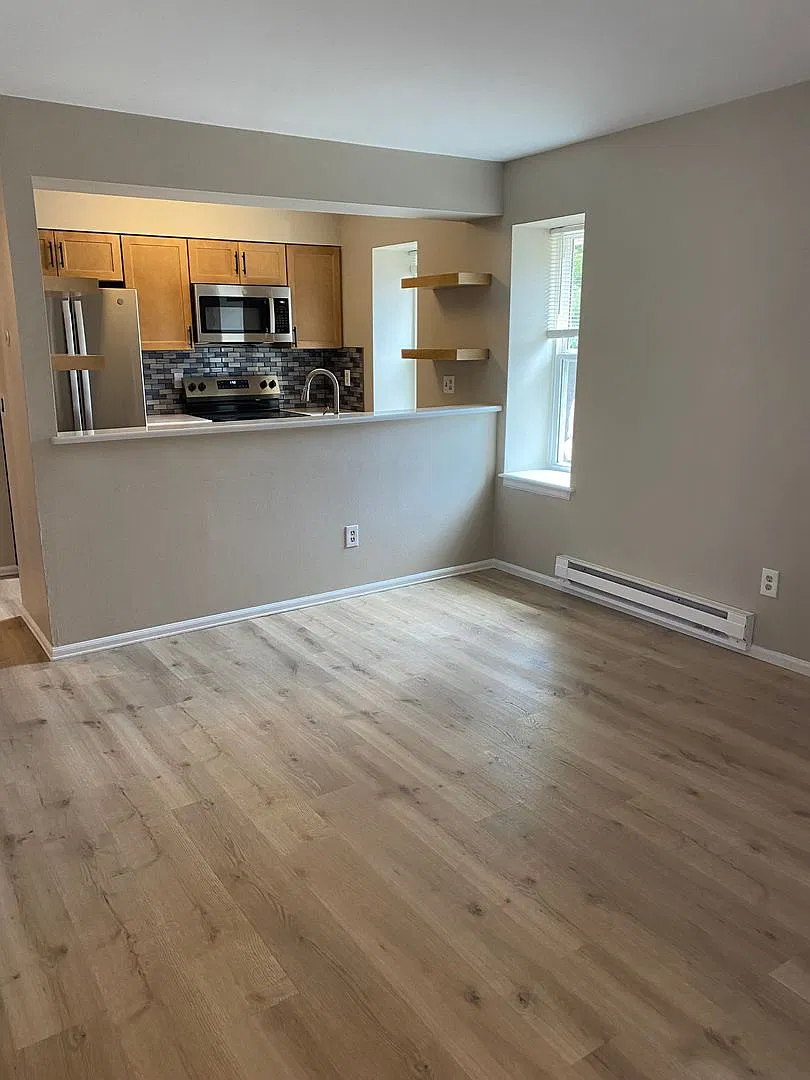Available for 2027-2028 Fall Pre-Leasing: Sunny 3 Bedroom Townhome — Photo 3