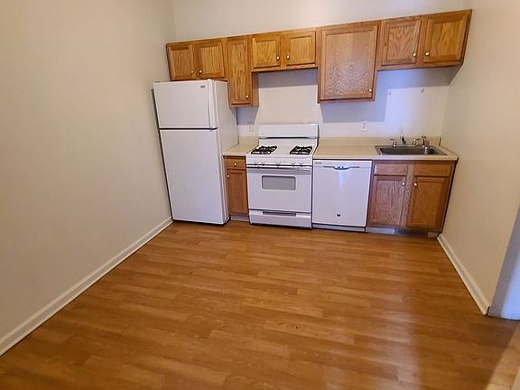 4th image of 3505 Boulevard Of The Allies #2
