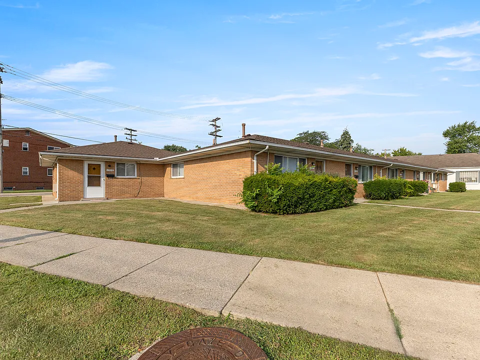 1365 Goddard Rd #1