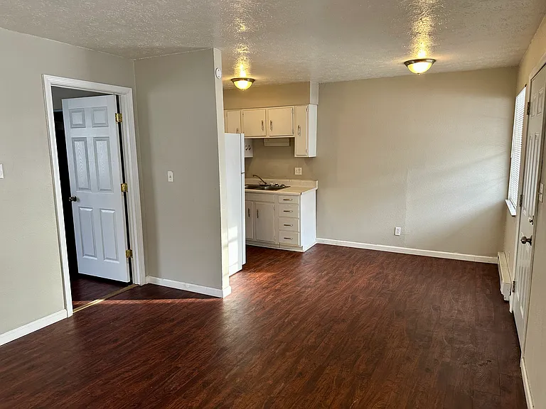 209 19th St #10 — Photo 4