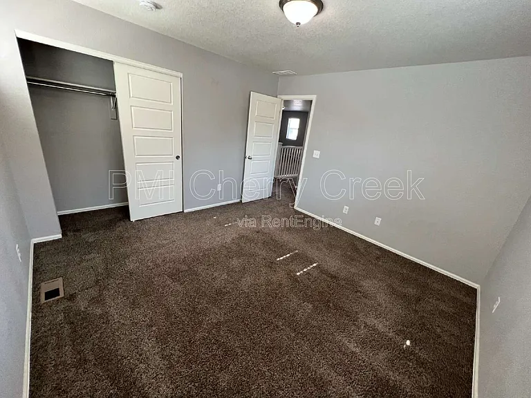 22472 E Union Cir — Photo 48