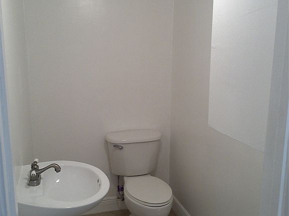 3rd image of 133 NE 12th Ave #133