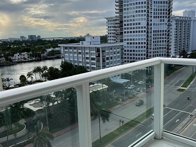 5601 Collins Ave #1115 — Photo 9