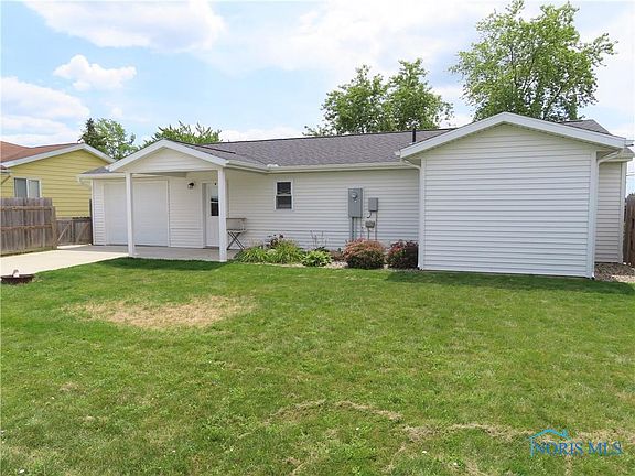 3rd image of 1009 Bavarian Ln