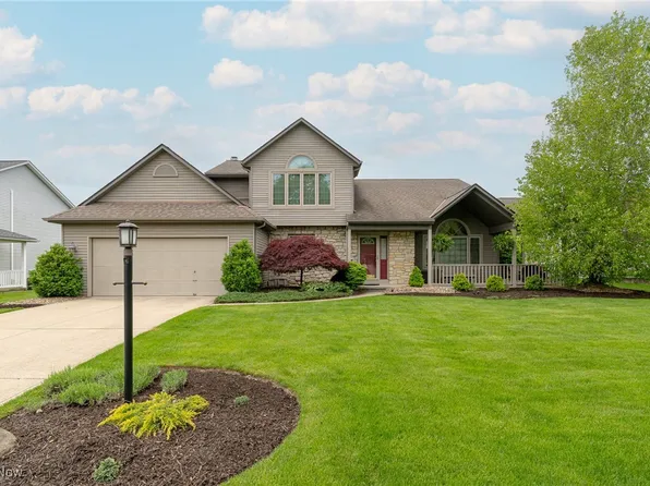 10184 Versailles Dr, Strongsville, OH 44136