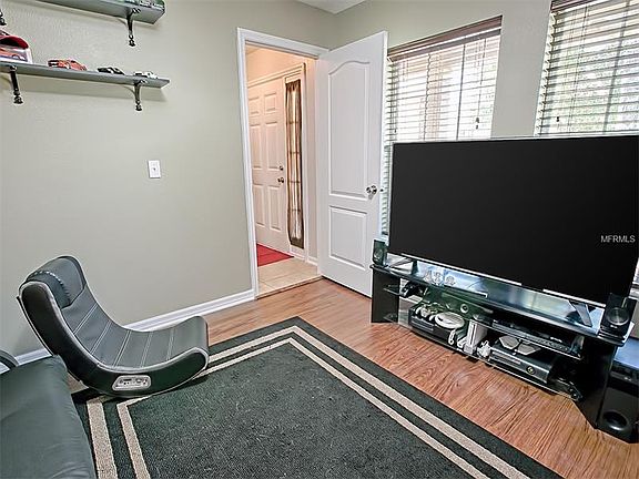 3rd image of 422 Nuestra Pl