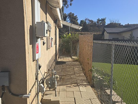 4th image of 2145 Judson St