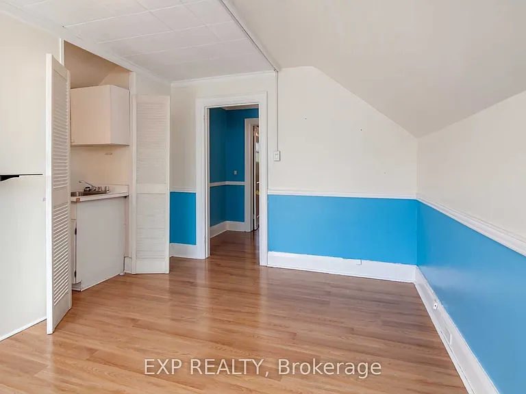 896 Avenue Rd — Photo 5