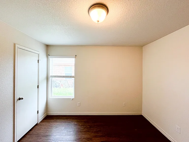 1509 Justin Loop #A — Photo 36
