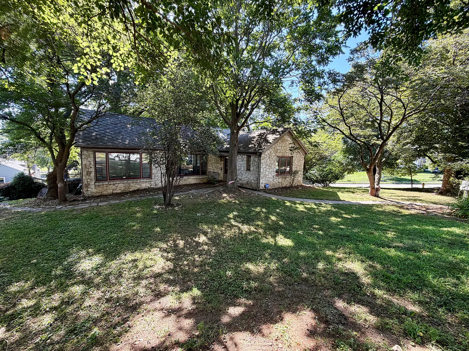 3 bed, 2073 sqft, $1,900 — Photo 4