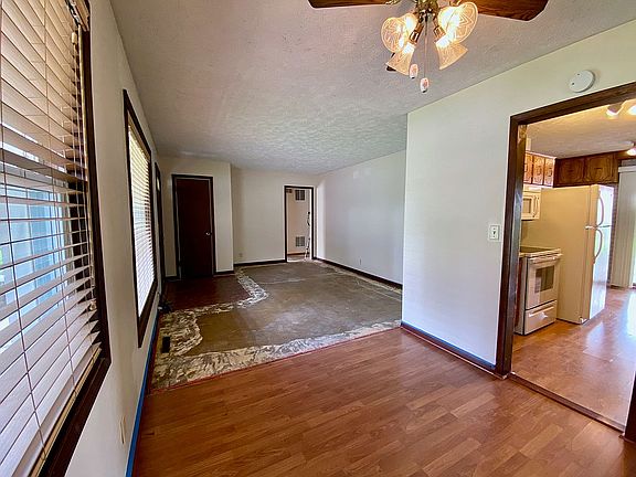 Dining area, living room