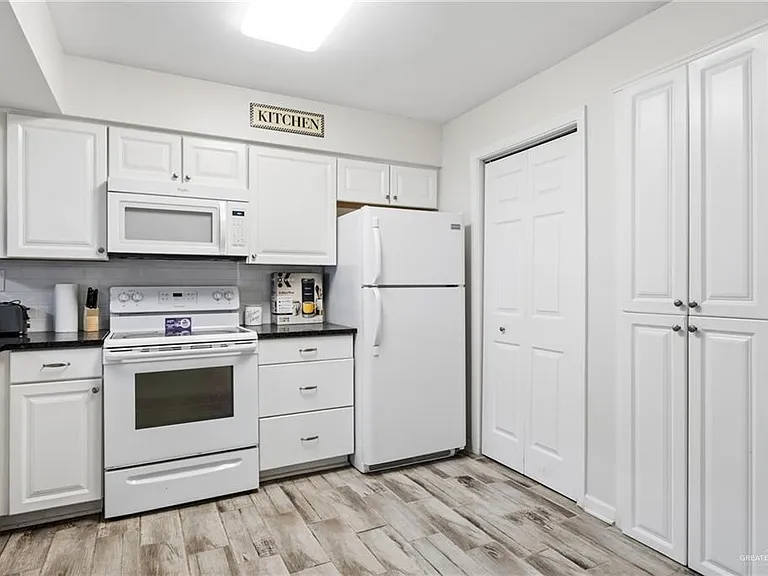 2900 Ashley Dr #101 — Photo 5