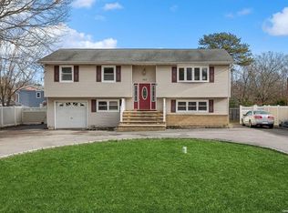 167 Hammond Rd, Centereach, NY 11720