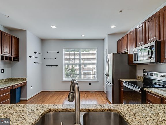5th image of 3672 Bedford Dr