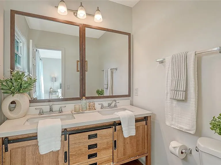 209 Briggs Ct — Photo 18