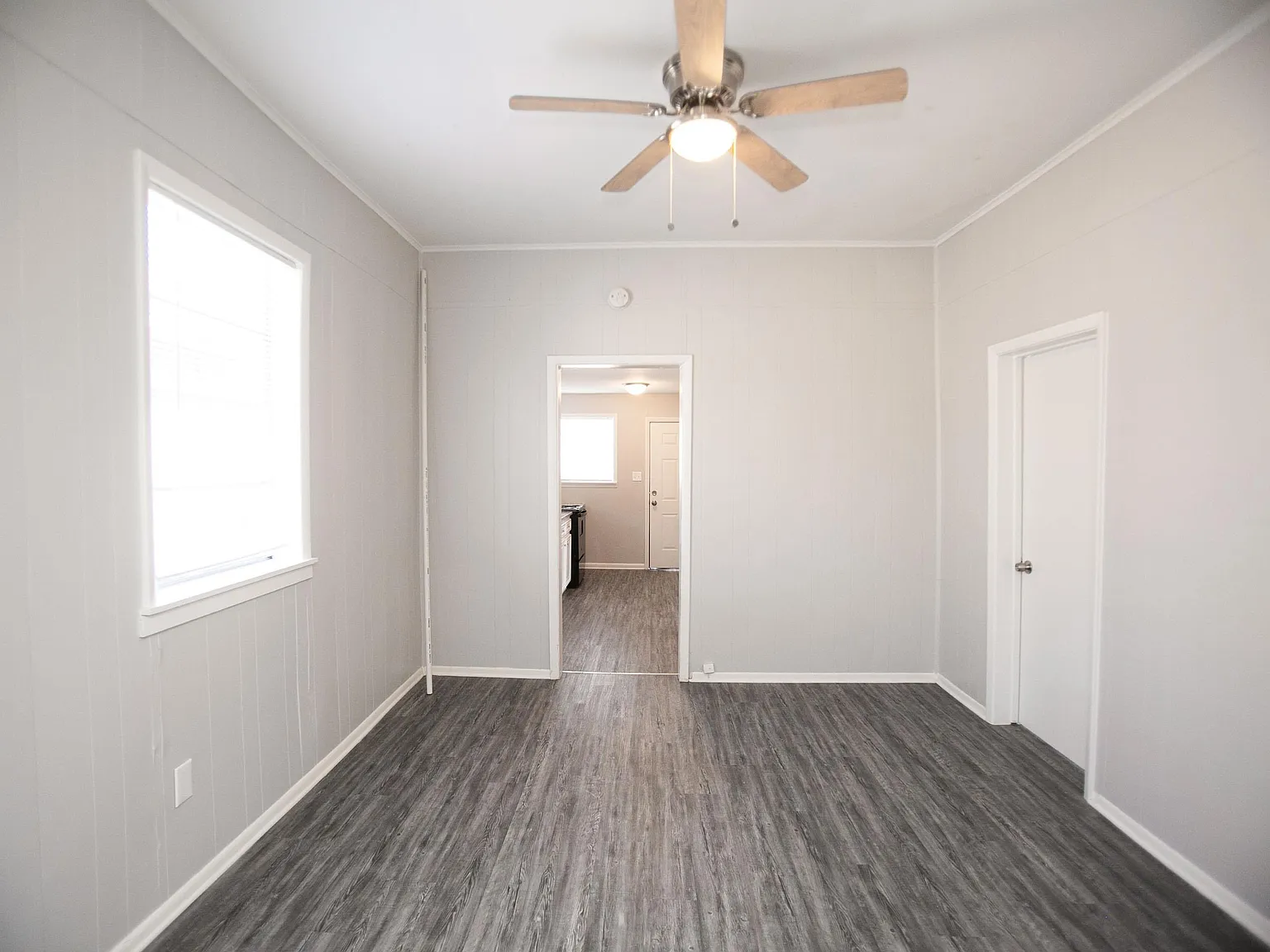 3 bed, 1.0 bath, 1100 sqft, $1,075 — Photo 4