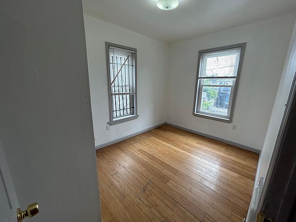 5th image of 541 E Westmoreland St