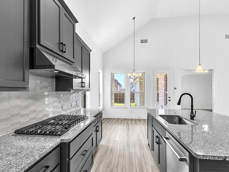 2410 Thavie St — Photo 7