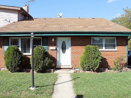 1st image of 9515 N Terrace Pl