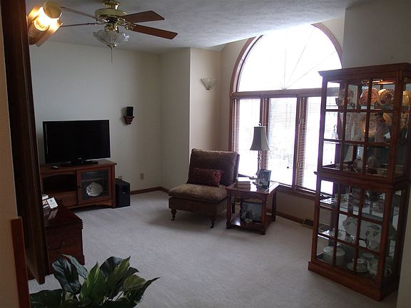2nd image of 2763 Carol Pl