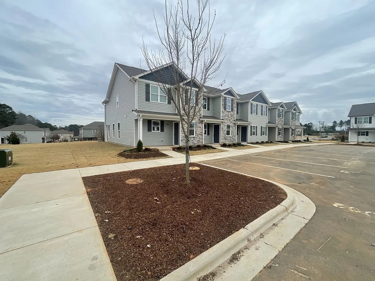 Building Photo - 1009 Peony Ln