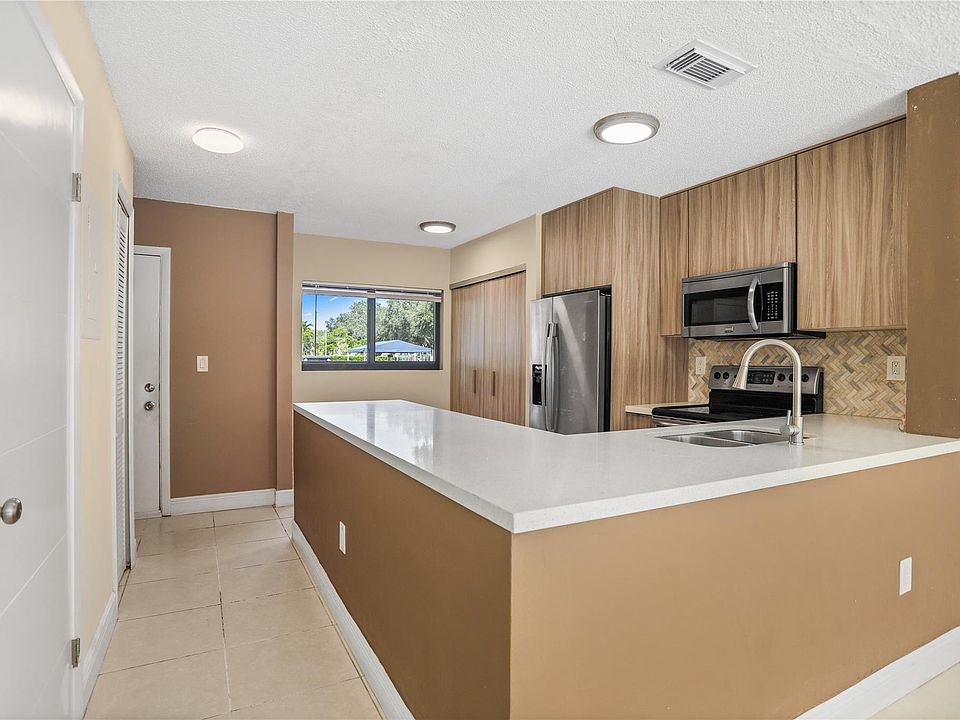 1st image of 9487 Palm Circle #9487