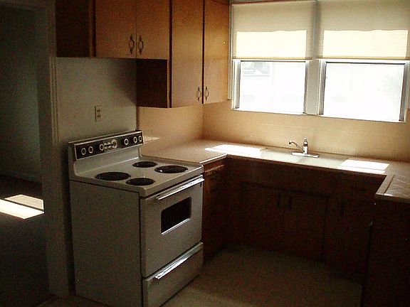 5th image of 723 N Church St