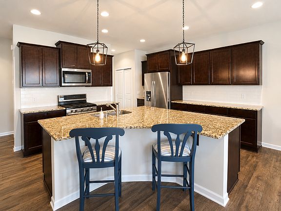 3rd image of 721 Wildflower Ln