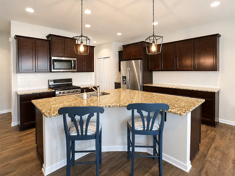 721 Wildflower Ln — Photo 3