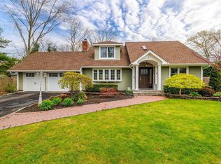 5 Pinetree Ln, Great River, NY 11739