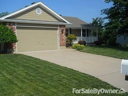 1st image of 1221 NE Quail Walk Dr