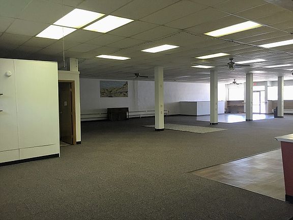 4th image of 323 E Barry St