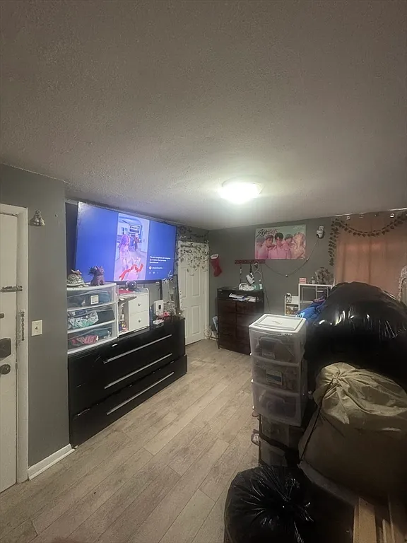 2 bed, 1.0 bath, 625 sqft, $2,000 — Photo 2