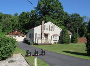 833 W Mountain Rd, Queensbury, NY 12804