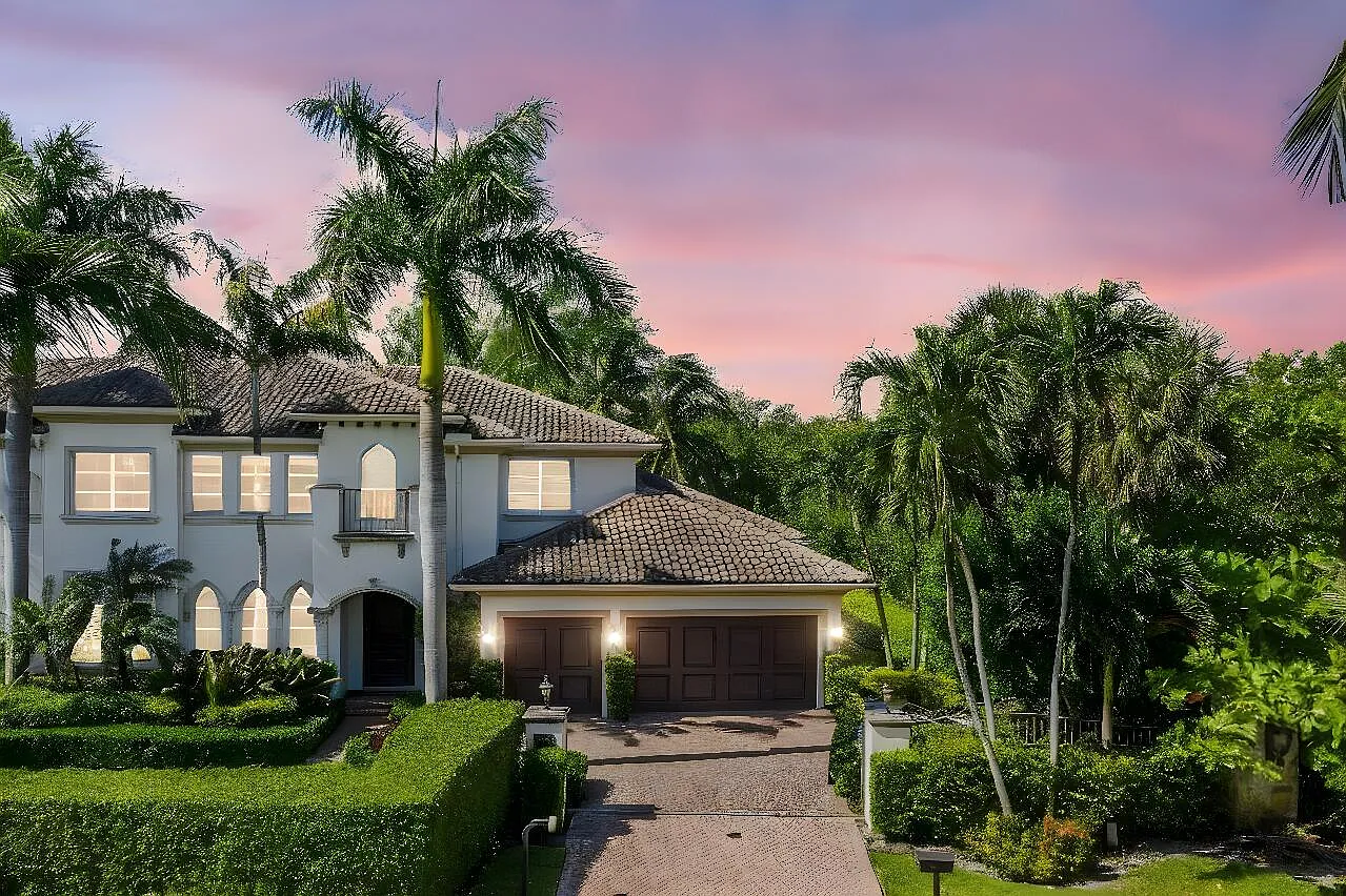 4 bed, 4.5 bath, 4604 sqft, $30,000 — Photo 3