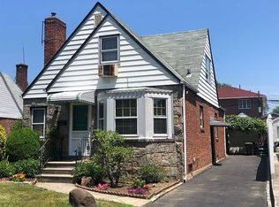 5715 255th St, Little Neck, NY 11362