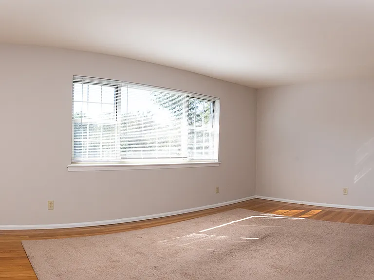 Berdan Court — Photo 5