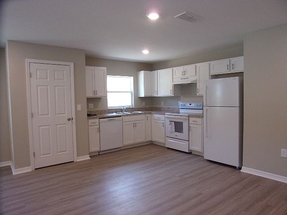 4th image of 1143 Jewel Ave
