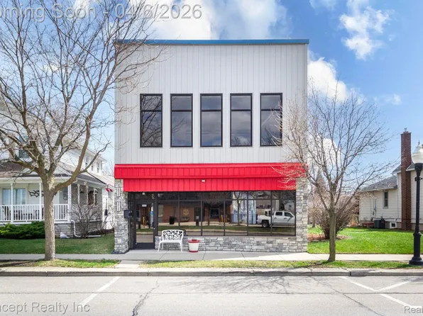 2935 W Jefferson Ave, Trenton, MI 48183