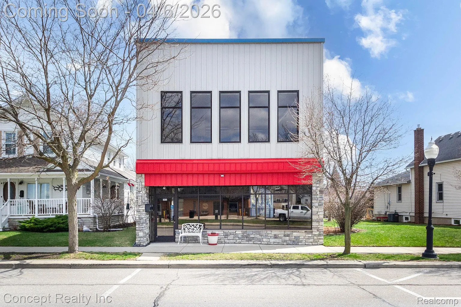 2935 W Jefferson Ave photo 1