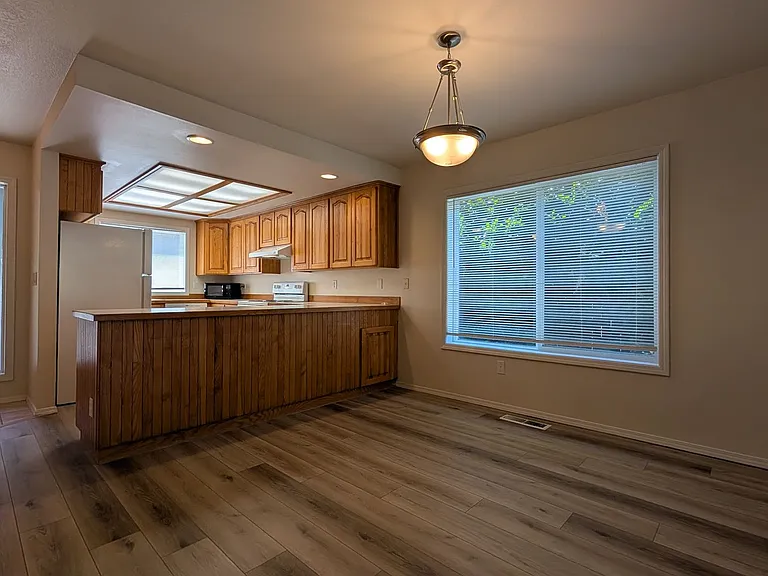 686 Oakdale Ave — Photo 6