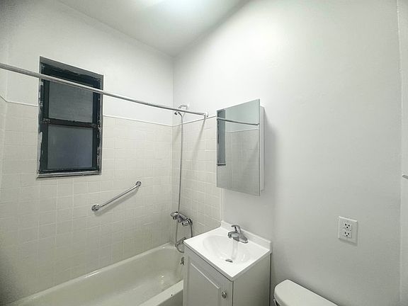 4th image of 30-19 33rd St Floor 1