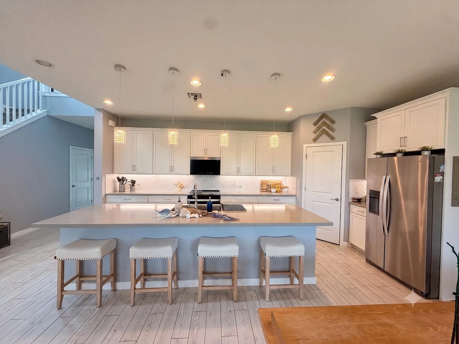 3 bed, 2.5 bath, 2317 sqft, $4,100 — Photo 1
