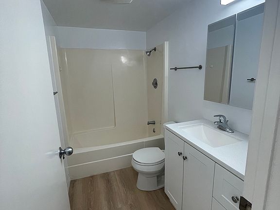 4th image of 2584 Francisco Blvd #C