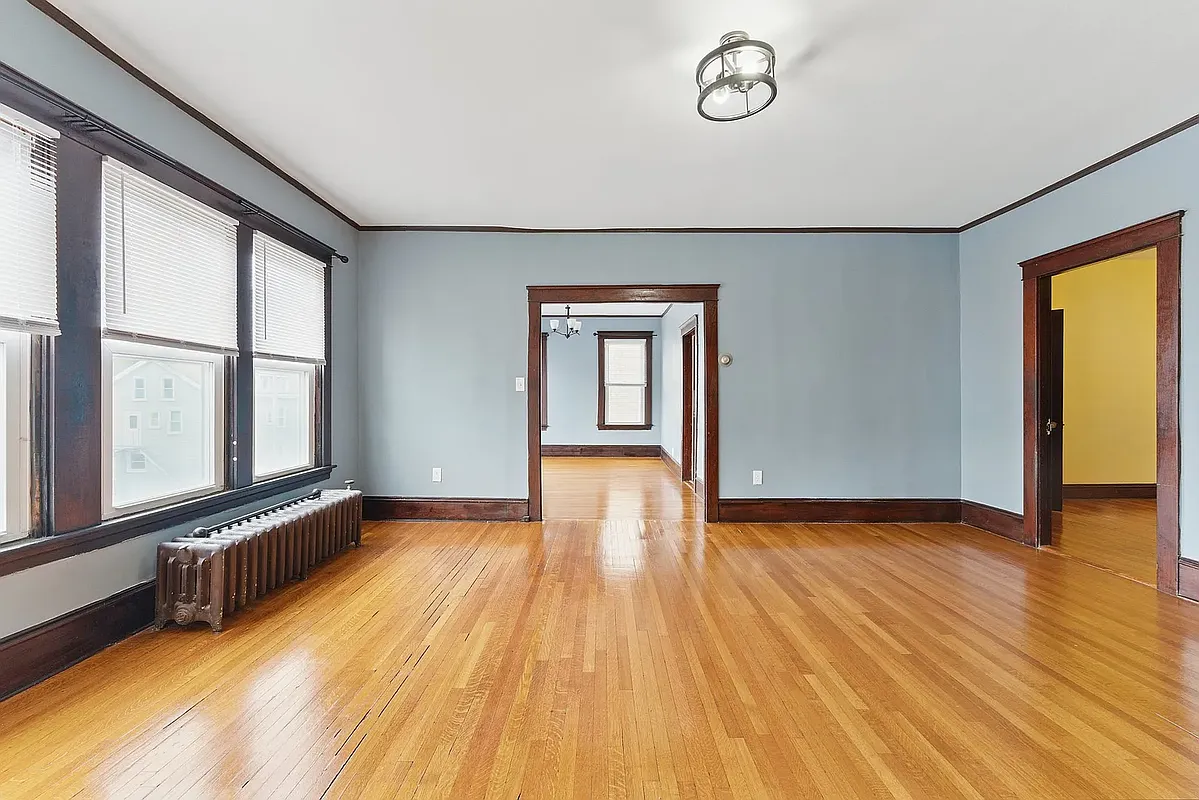 3 bed, 1.0 bath, 1500 sqft, $2,050 — Photo 3