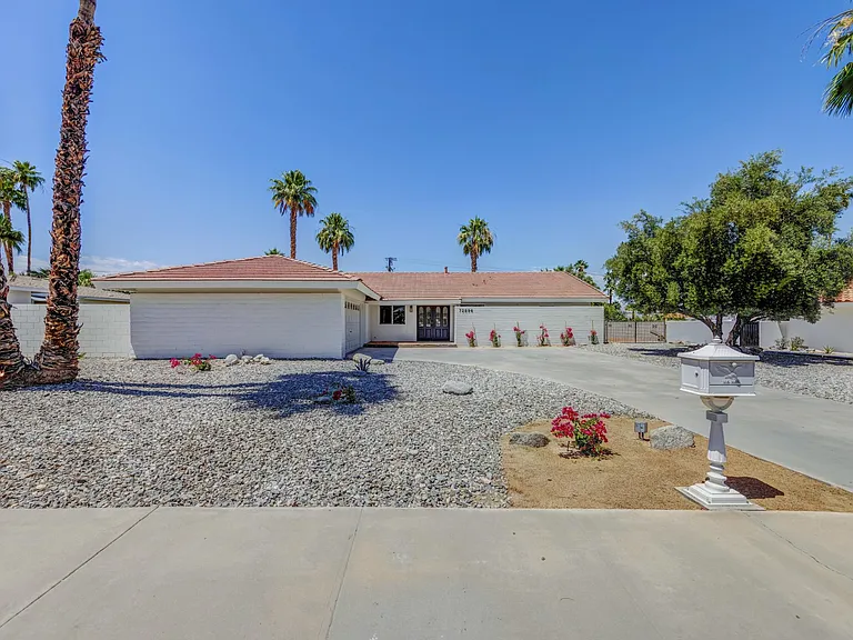 72896 Tamarisk St — Photo 24