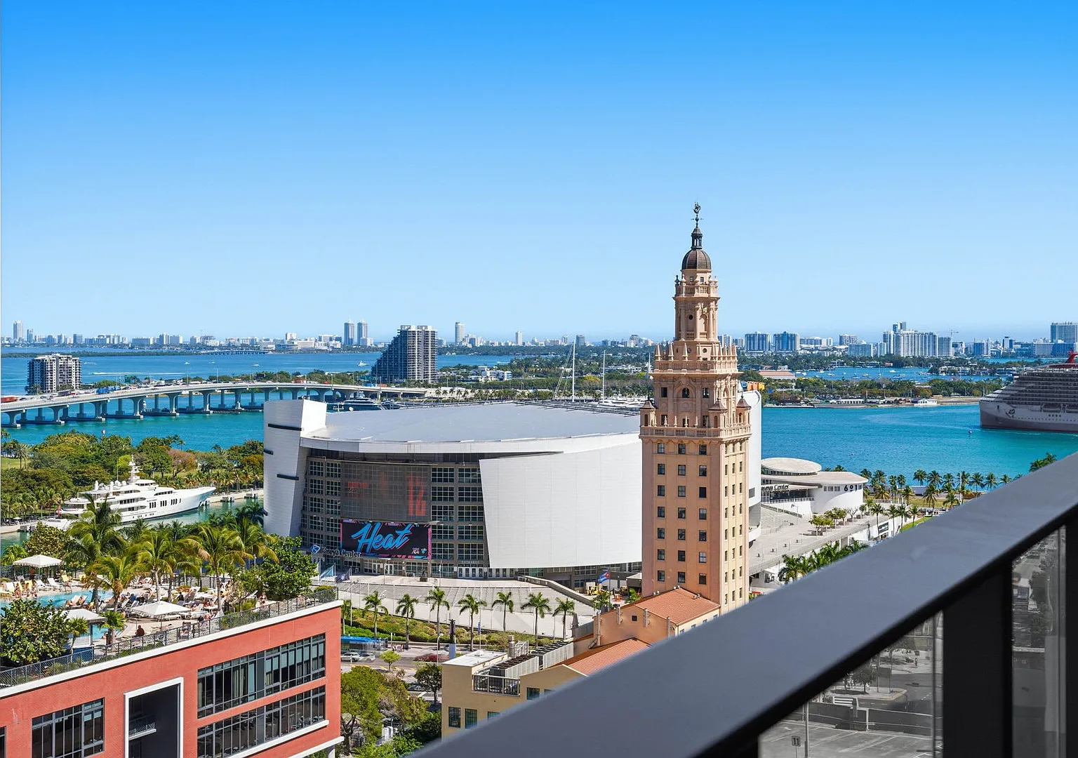 Luxury Miami Stay for 5 Guests — Photo 4