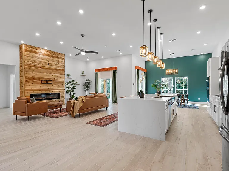 4013 Legend Trl — Photo 23